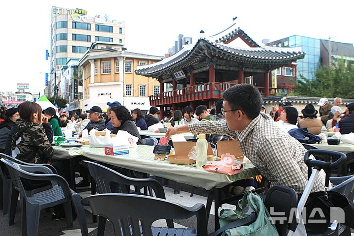 대구 북구 떡볶이 페스티벌, 원주 만두축제와 손잡고 'K-분식' 교류 관련 이미지 1
